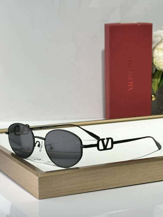 Picture of Valentino Sunglasses _SKUfw73065339fw